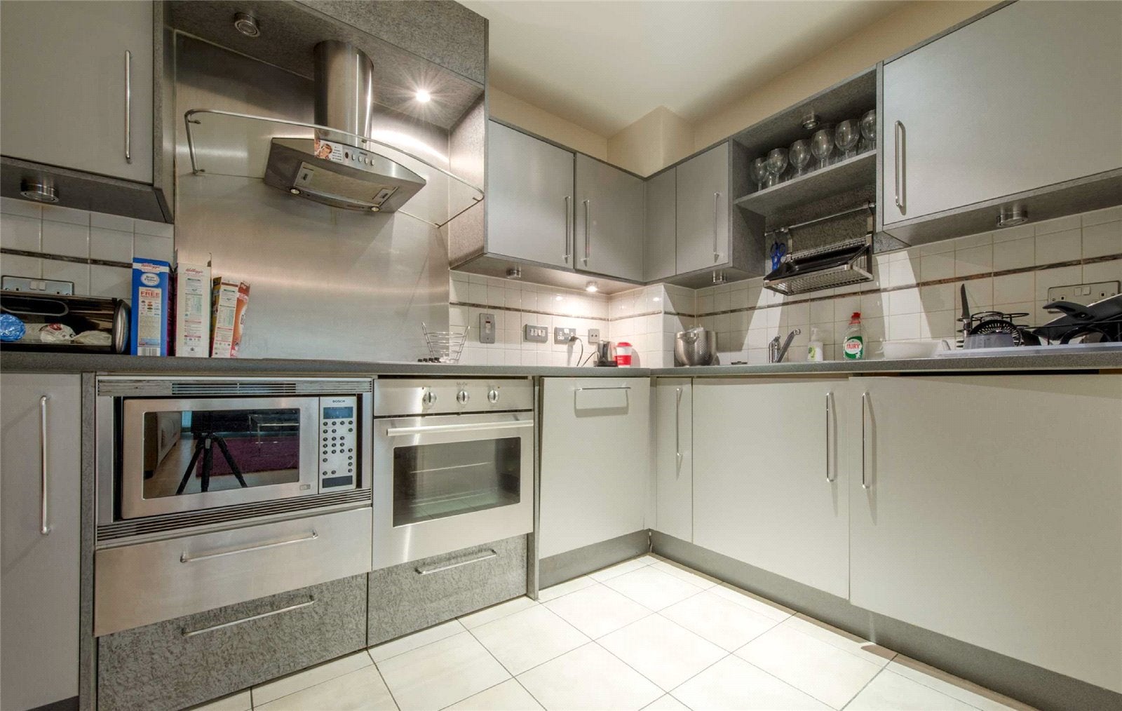 Flat Bridgefoot in Greater London