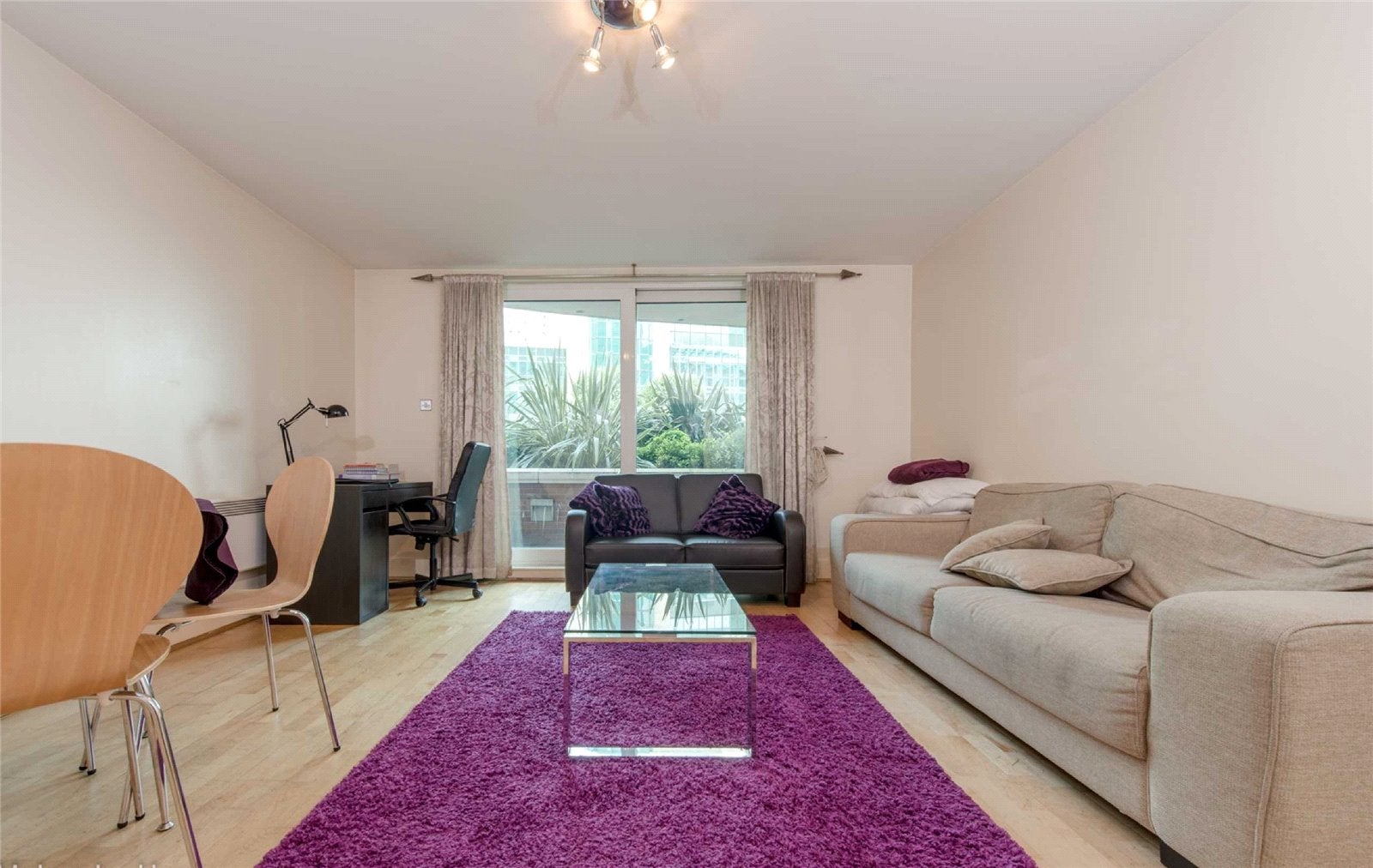 Flat Bridgefoot in Greater London