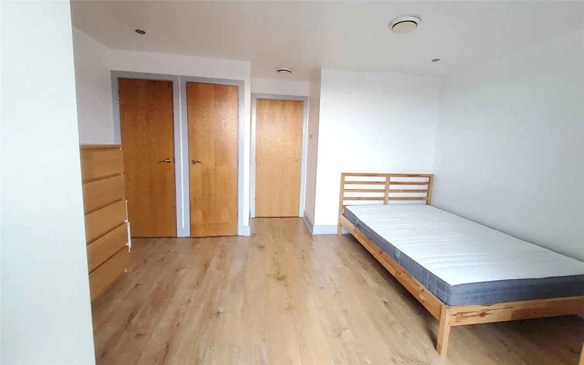 Flat Lyon Road in Greater London
