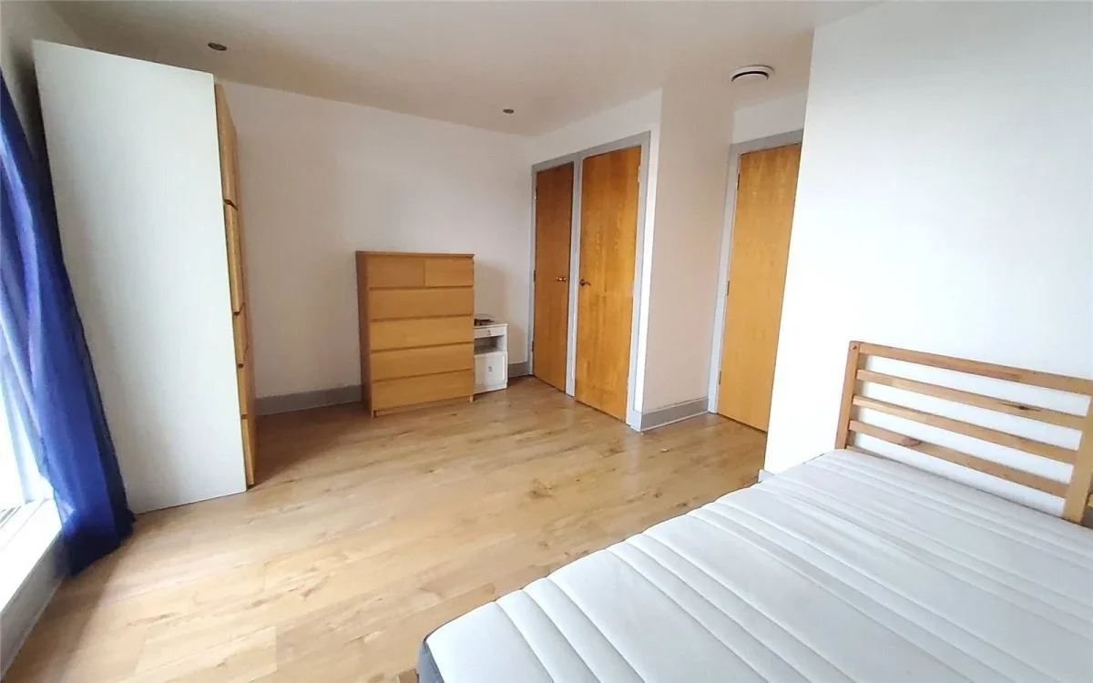 Flat Lyon Road in Greater London