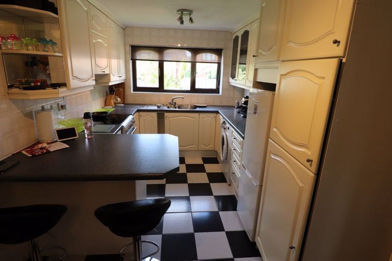 Flat Bexhill Grove in Stoke-on-Trent