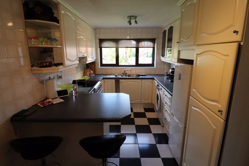 Flat Bexhill Grove in Stoke-on-Trent