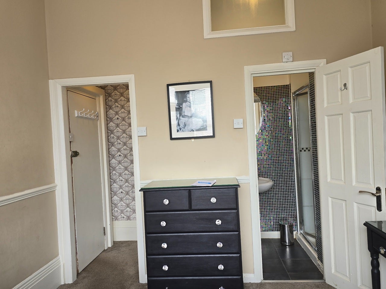 Room Station Road in Greater London