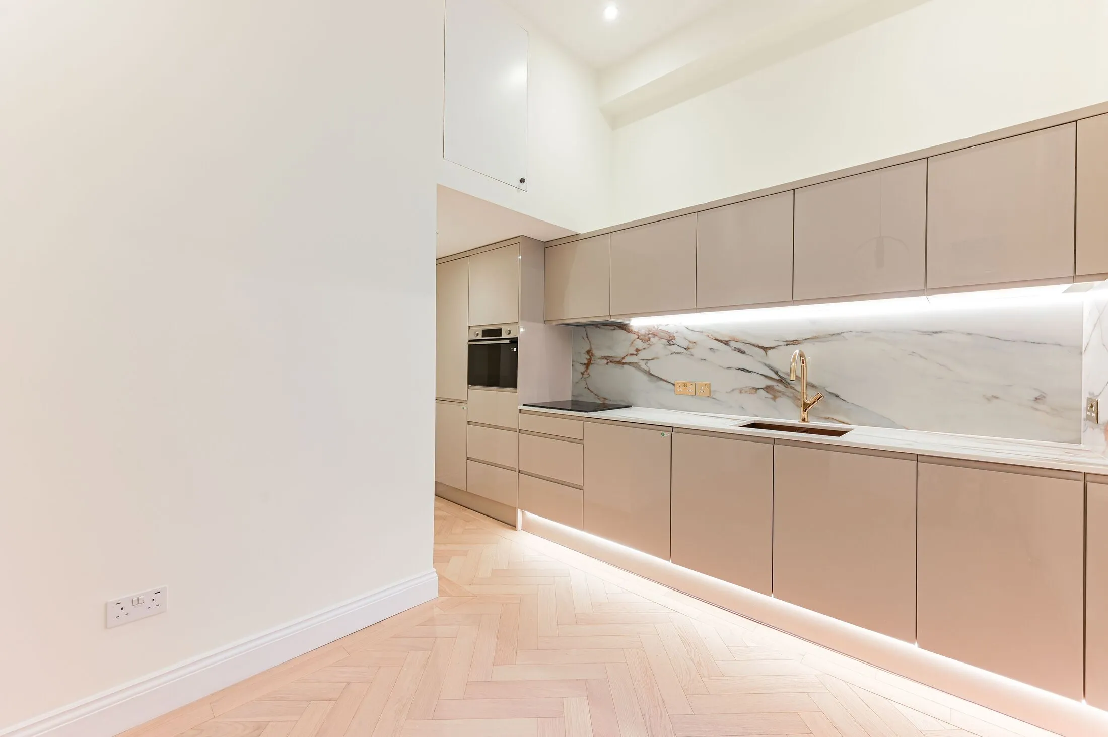 Flat Chesham Street in City of Westminster