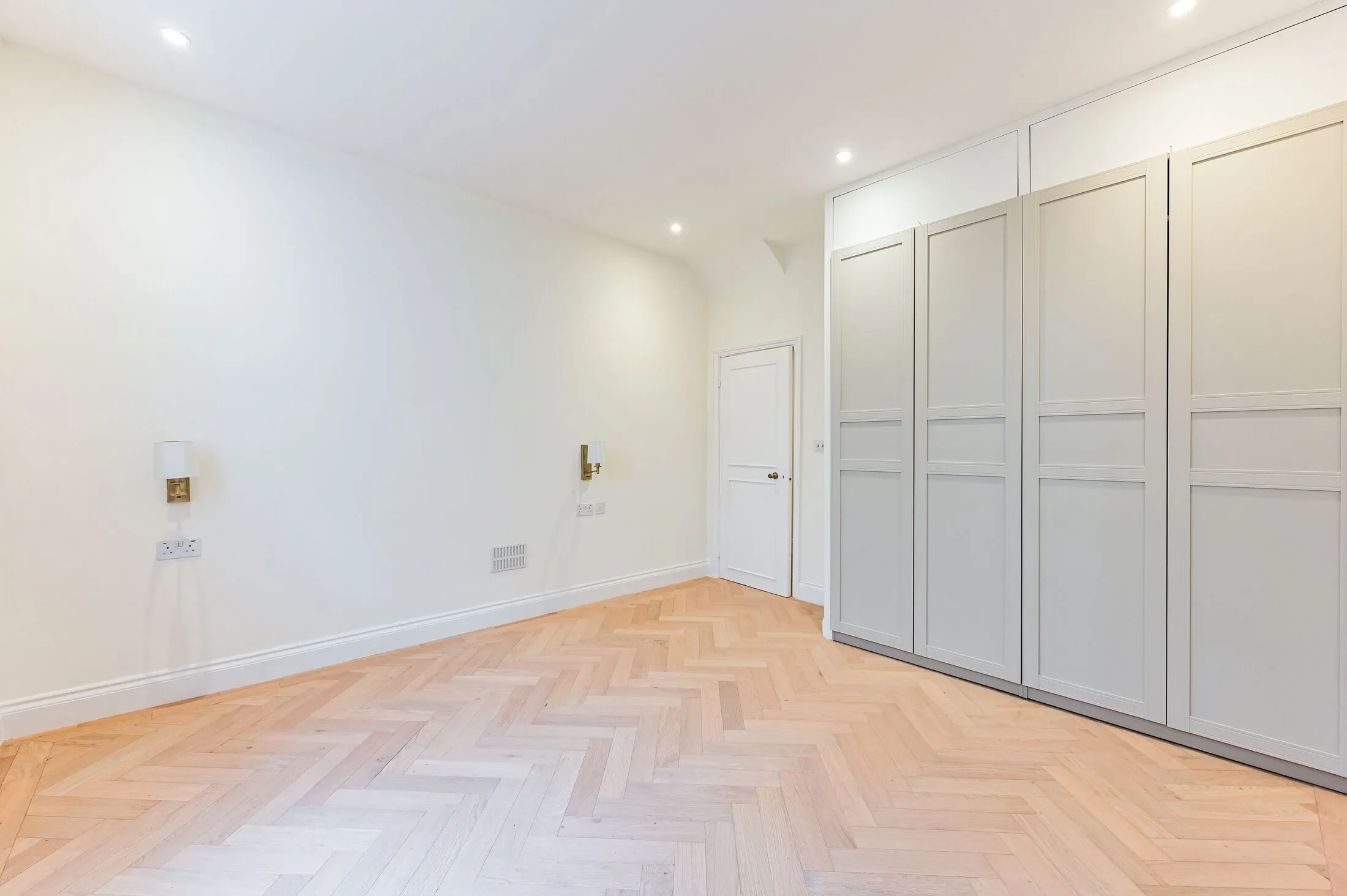 Flat Chesham Street in City of Westminster