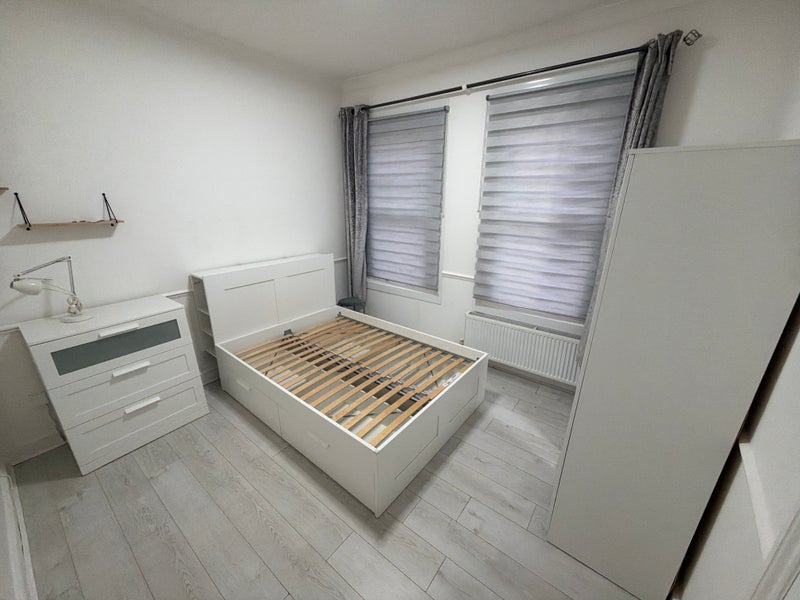 Room Bury Road in Greater London