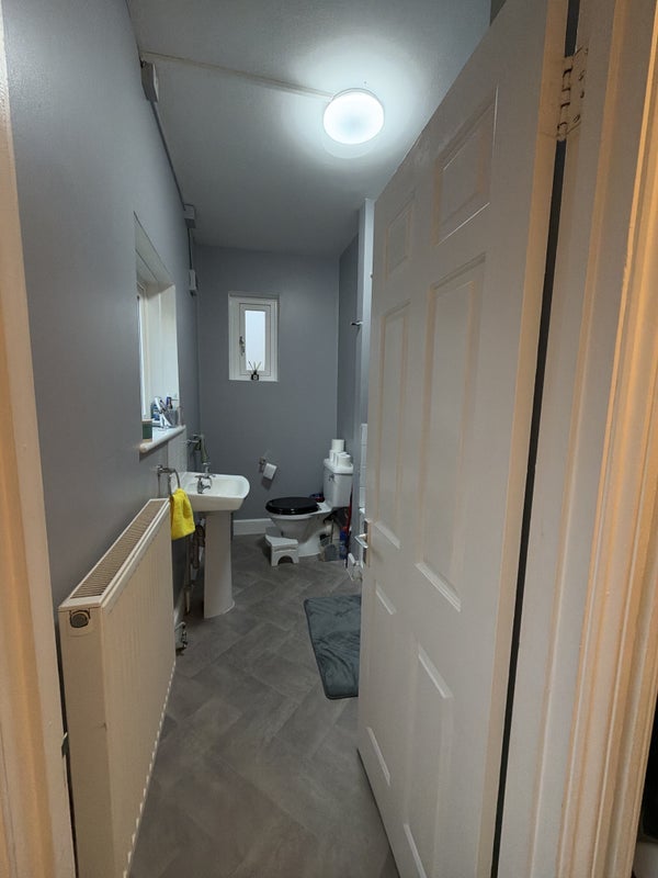 Room Bury Road in Greater London