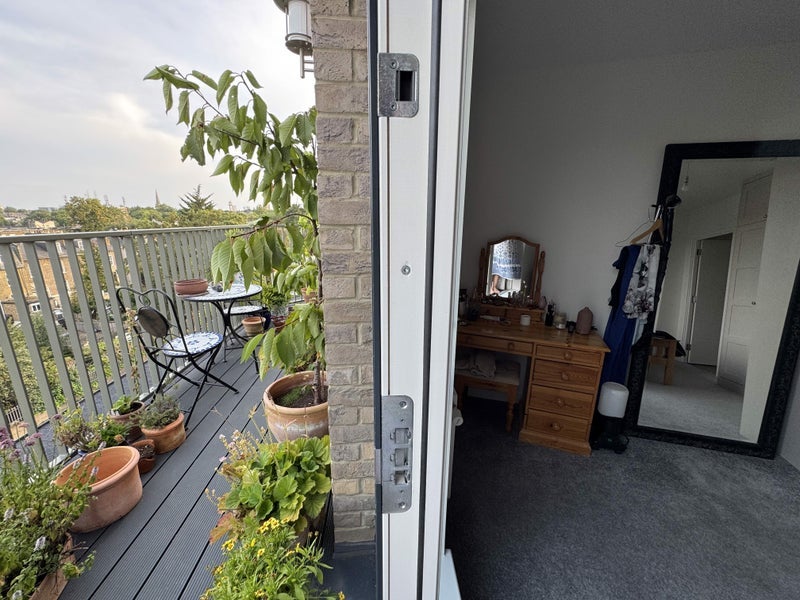 Flat Louis Close in Greater London