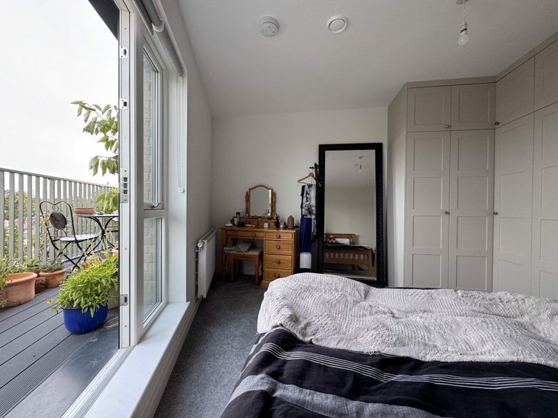 Flat Louis Close in Greater London