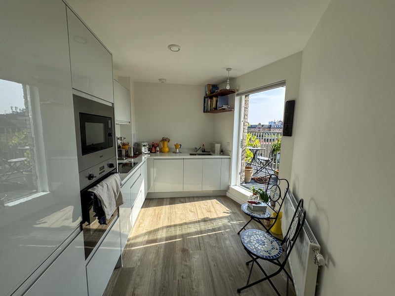 Flat Louis Close in Greater London