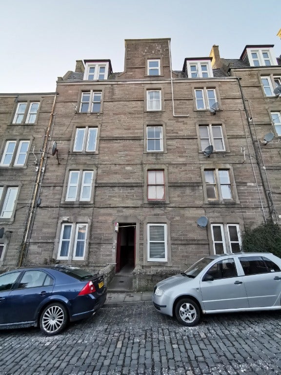 Flat Step Row in Dundee