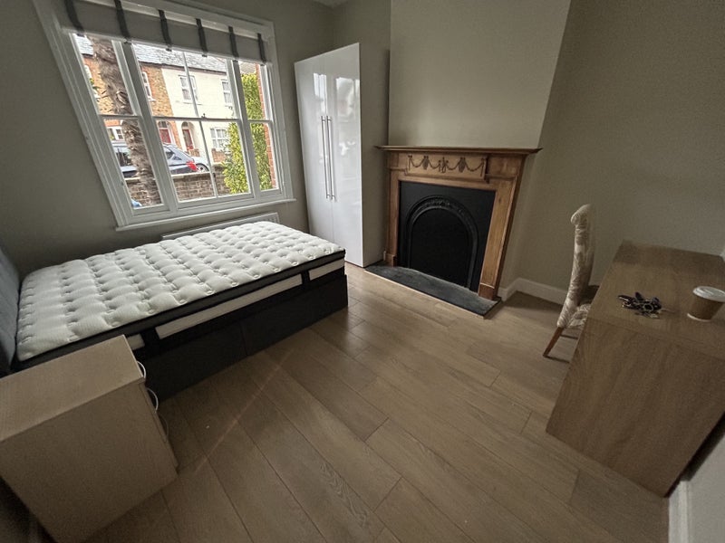 Room Wellington Road in Maidenhead