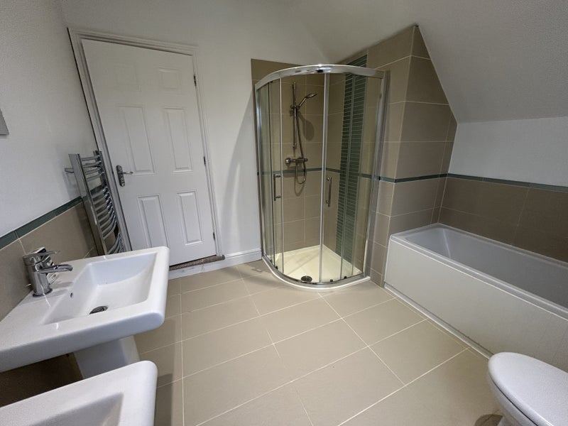 Room Wellington Road in Maidenhead