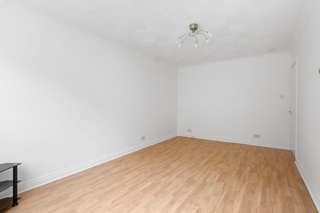 Flat Firwood Court in Newton Mearns