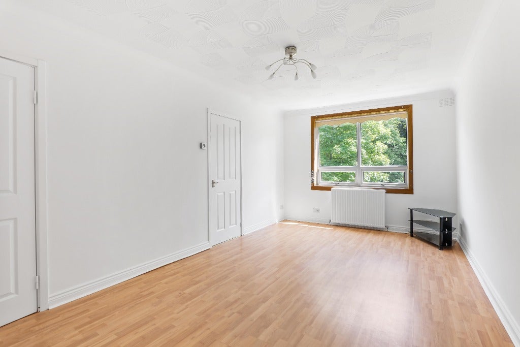Flat Firwood Court in Newton Mearns