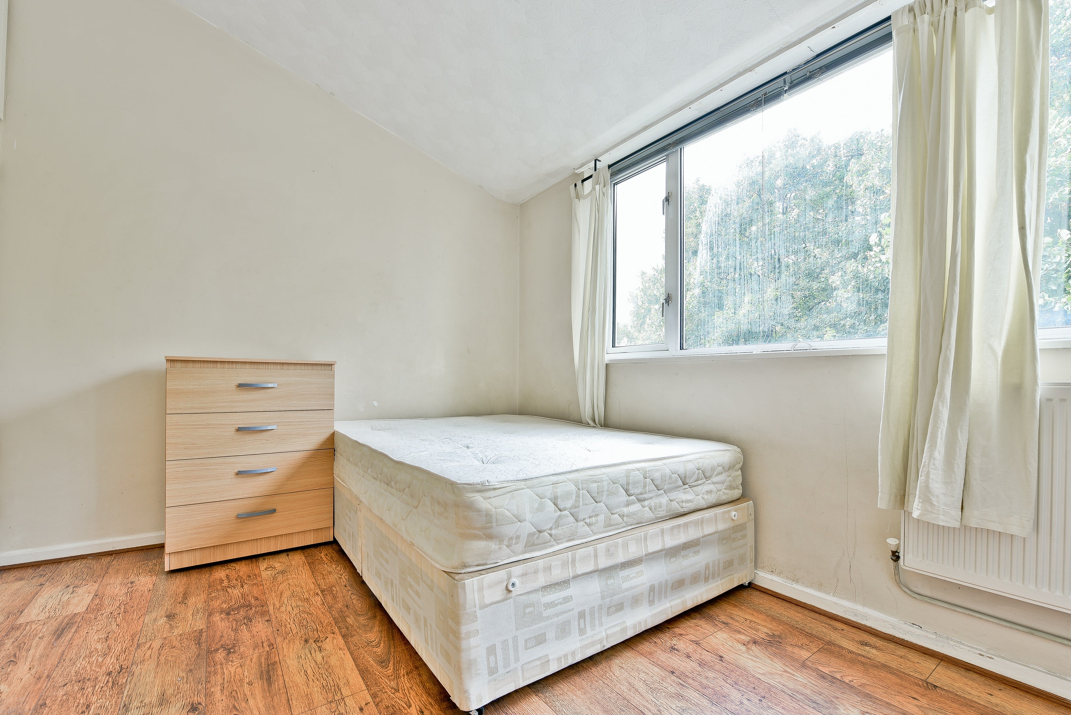 Flat Whitebeam Close in Greater London