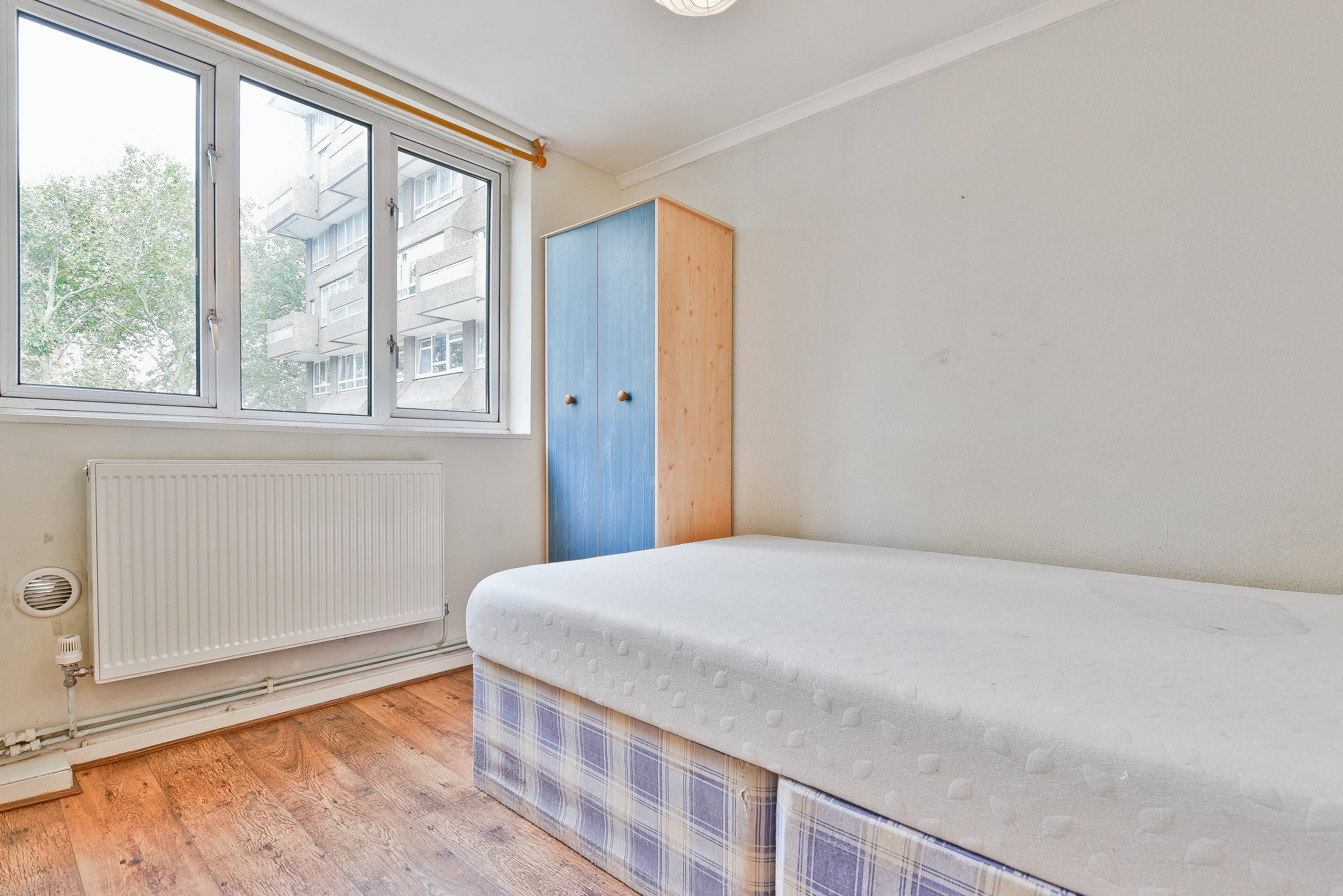 Flat Whitebeam Close in Greater London