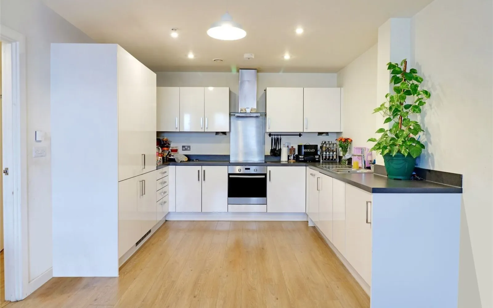 Flat Canning Road in Greater London