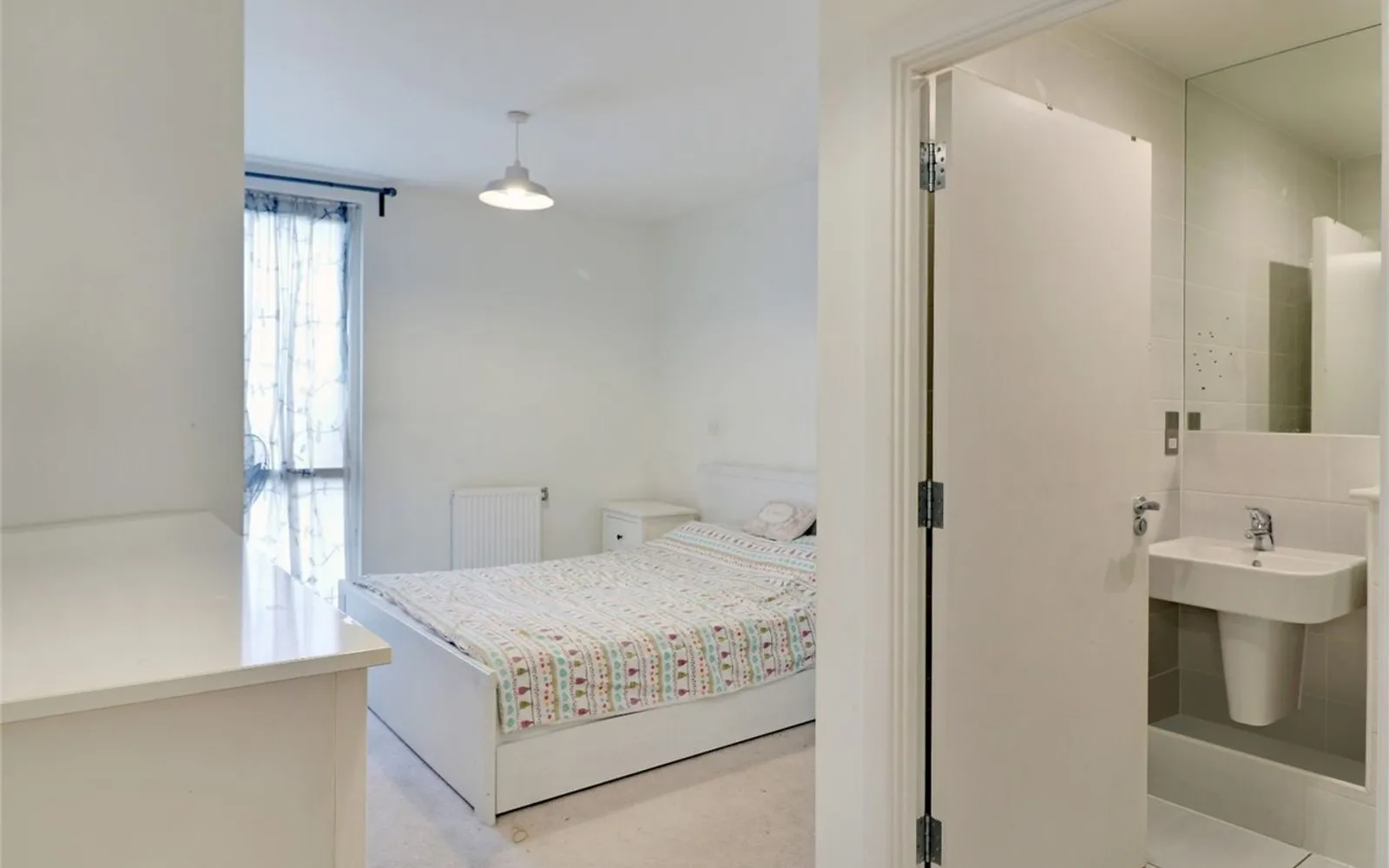 Flat Canning Road in Greater London
