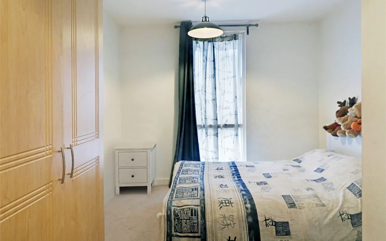 Flat Canning Road in Greater London
