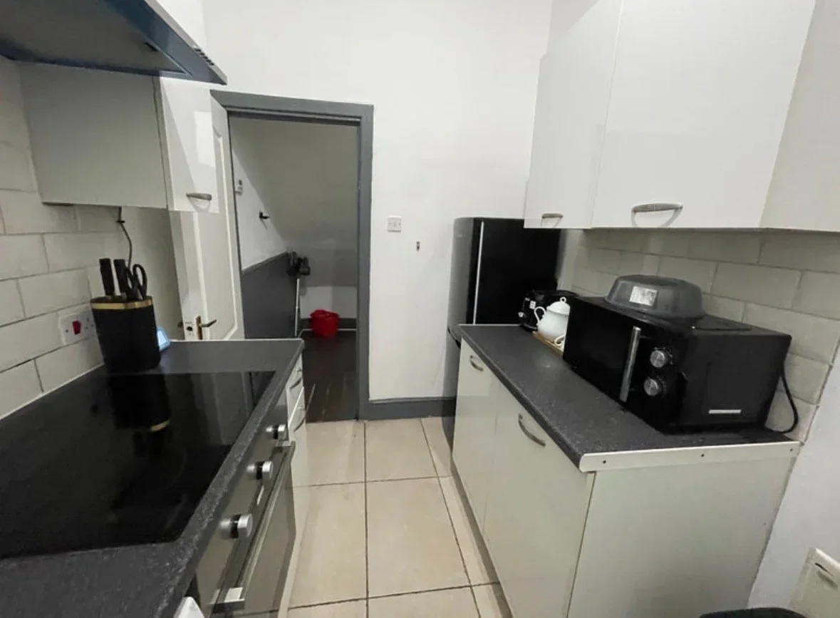 Room Hanover Lane in Leeds