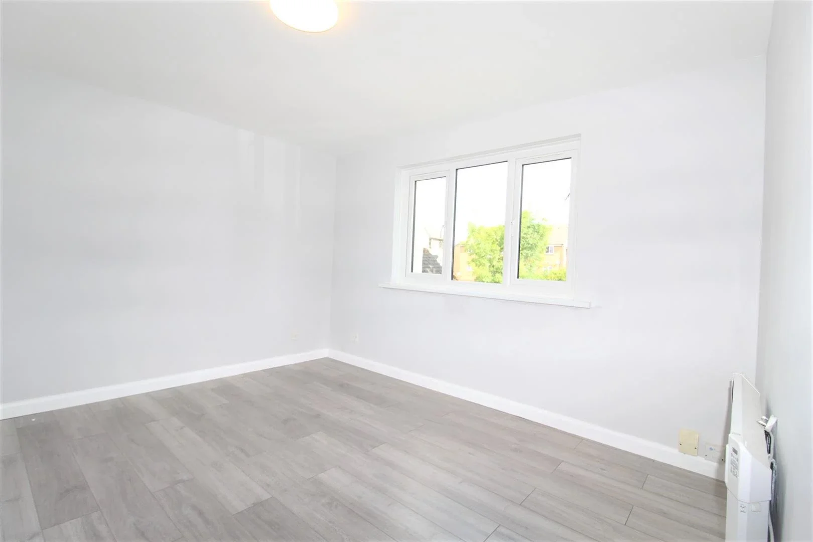 Flat Plowman Close in Greater London