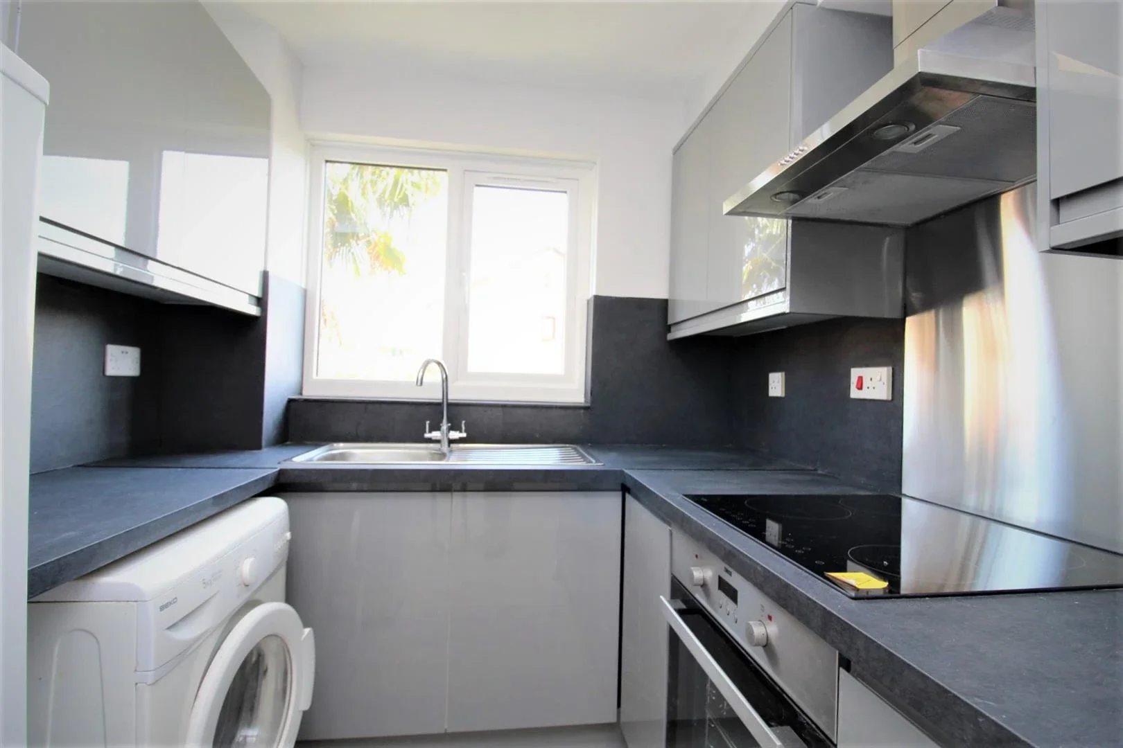 Flat Plowman Close in Greater London