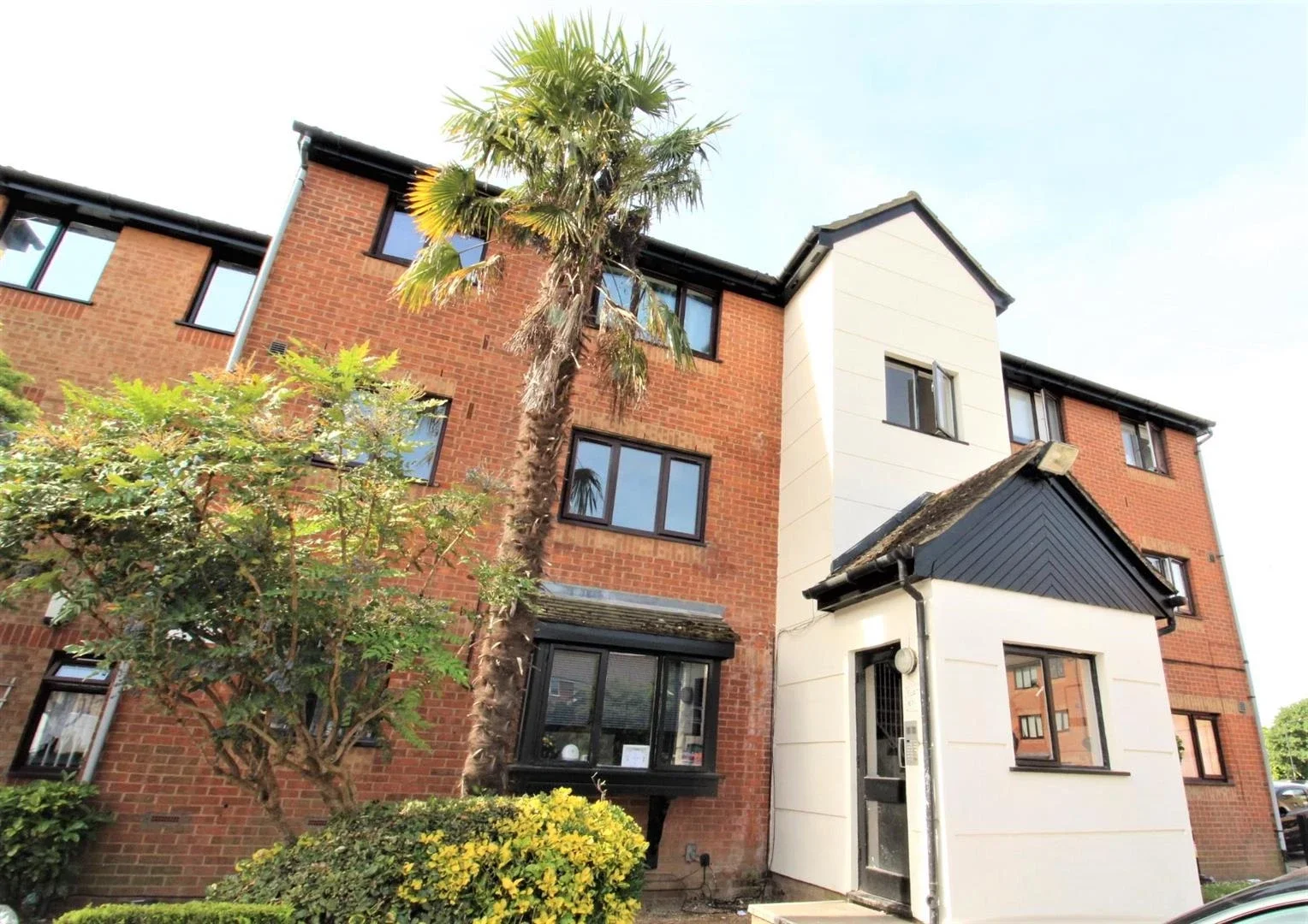 Flat Plowman Close in Greater London