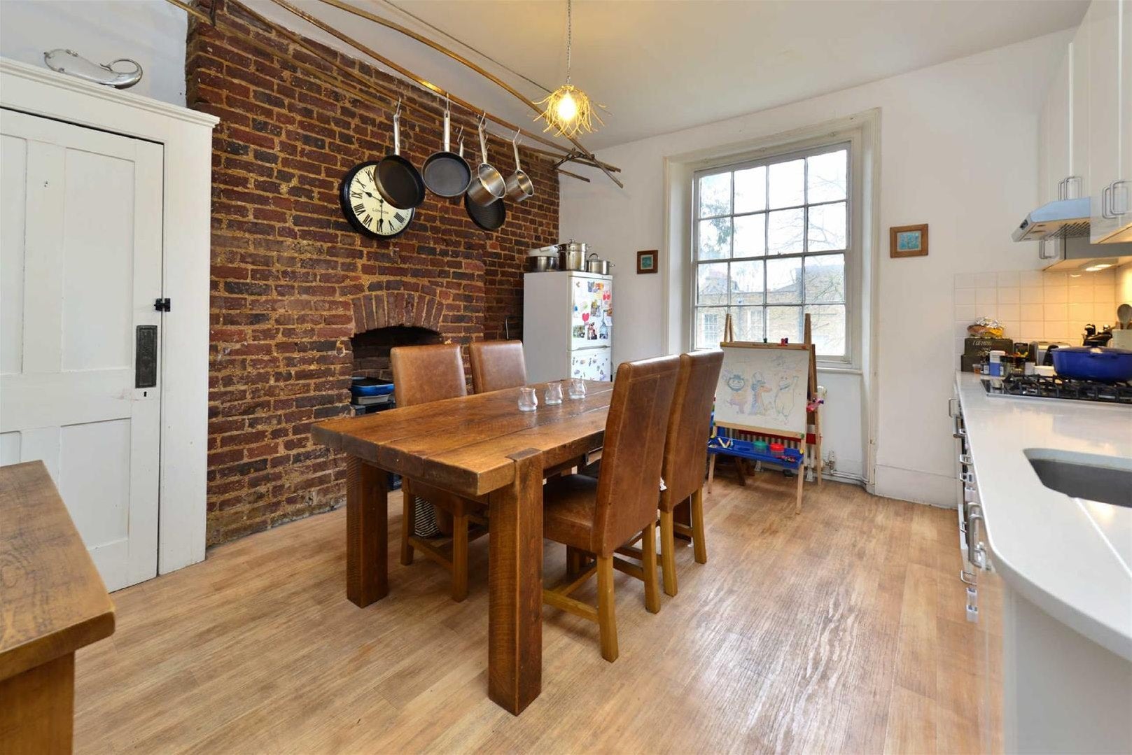 Flat Lonsdale Square in Greater London