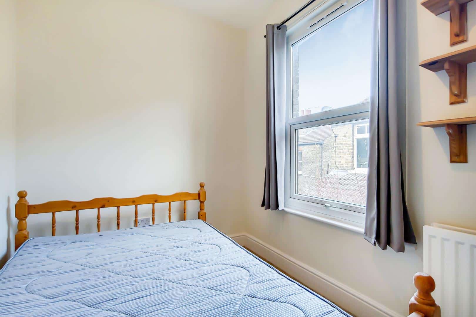 Flat Stapleton Road in Greater London