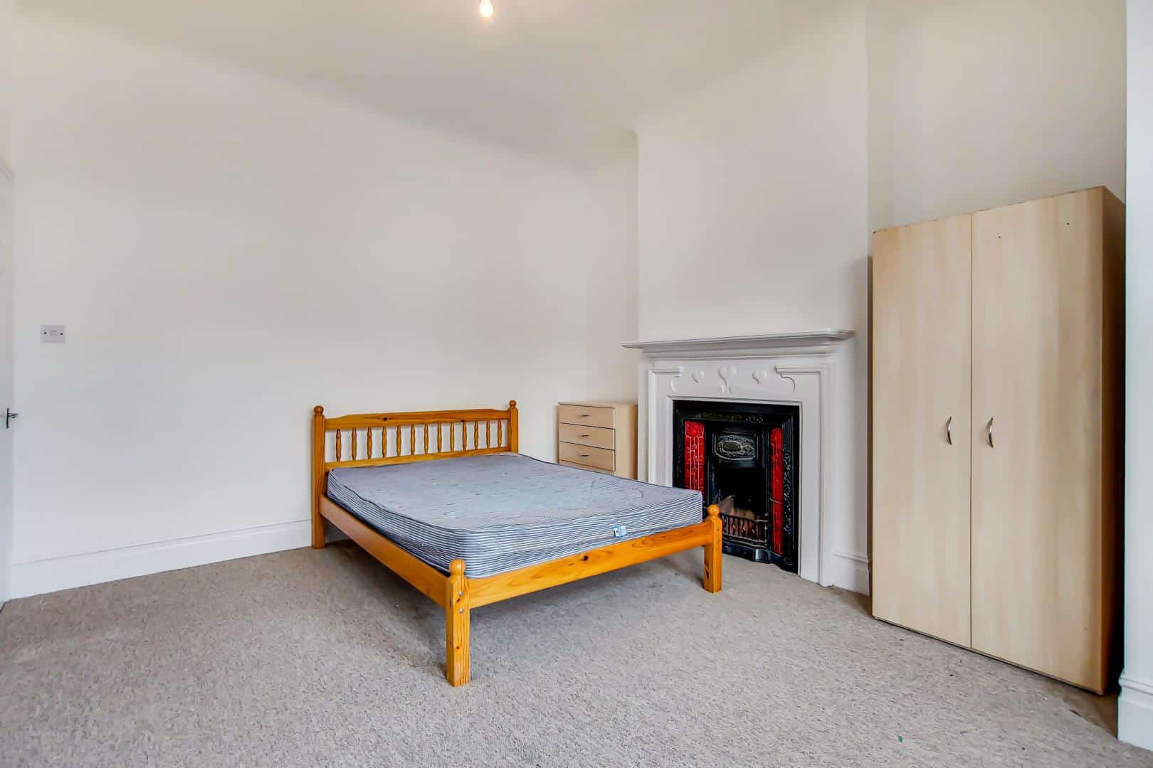 Flat Stapleton Road in Greater London