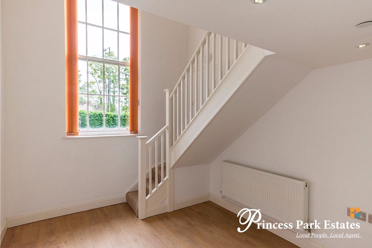 Flat Princess Park Manor in Greater London