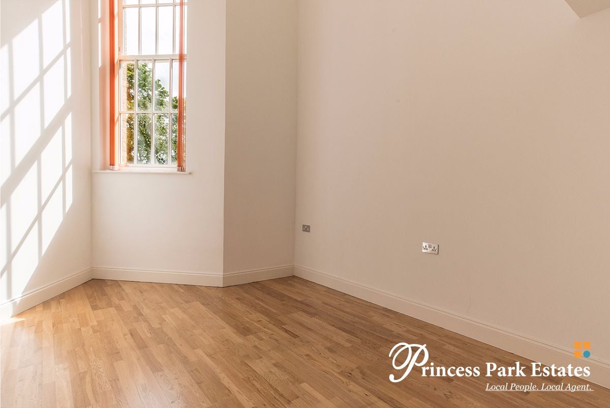 Flat Princess Park Manor in Greater London