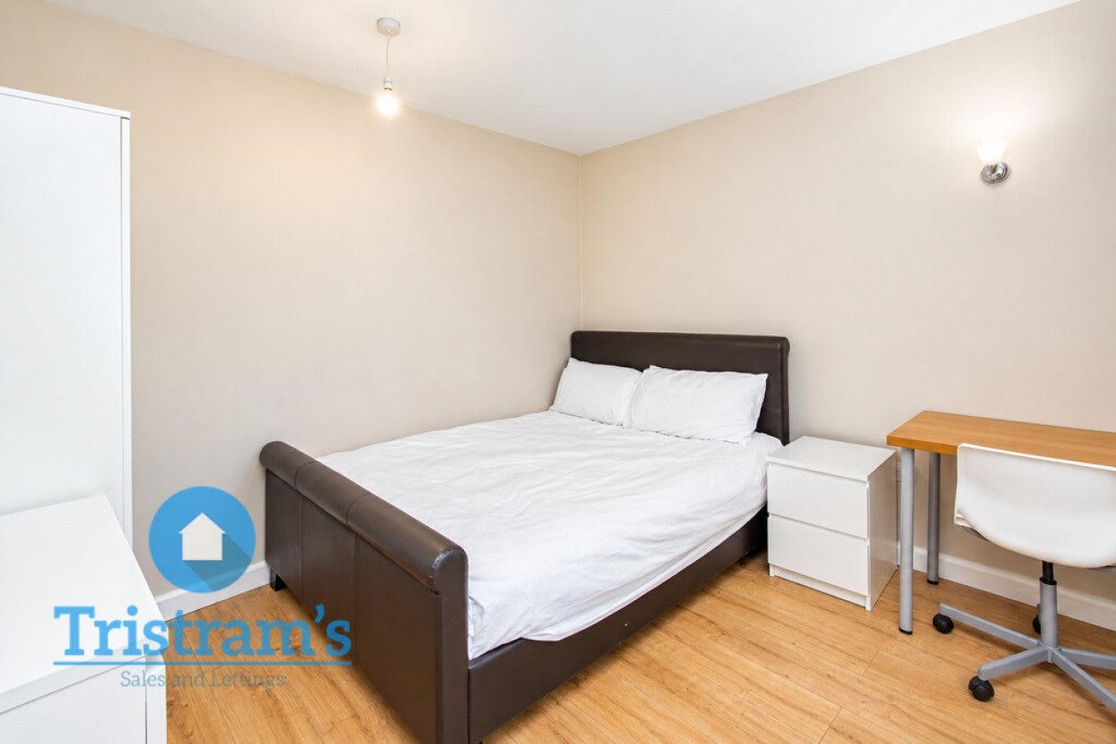 Room Middleton Boulevard in Nottingham