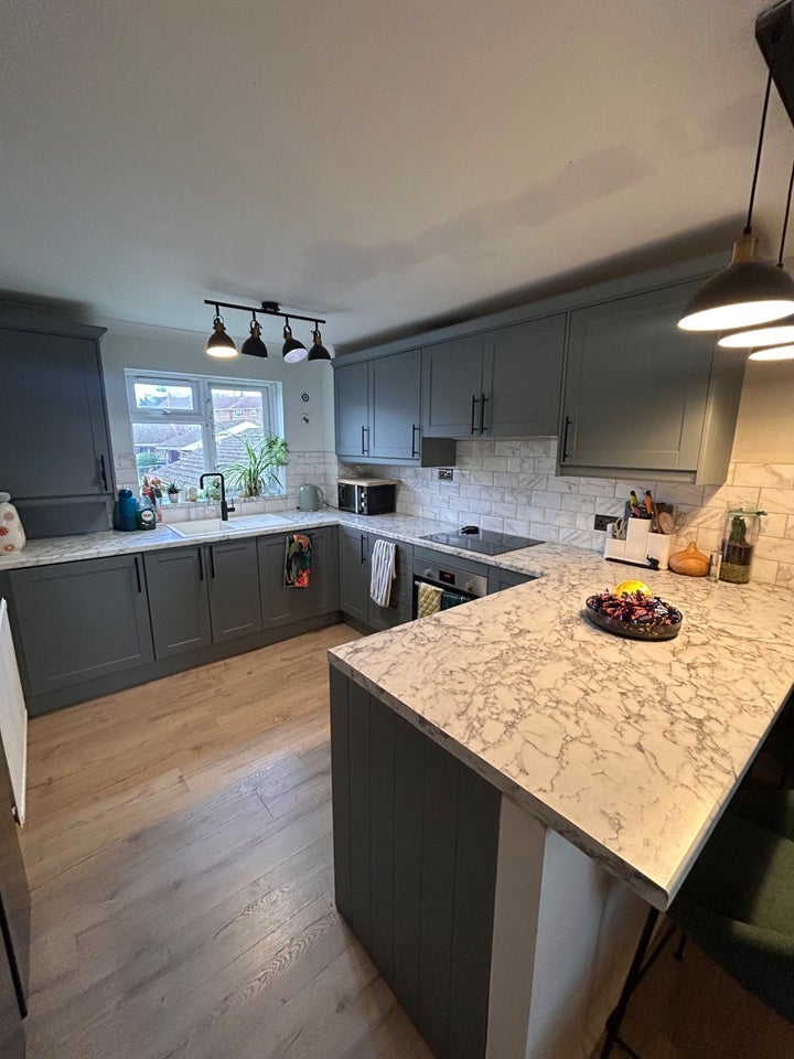 Flat Allum Grove in Reigate and Banstead