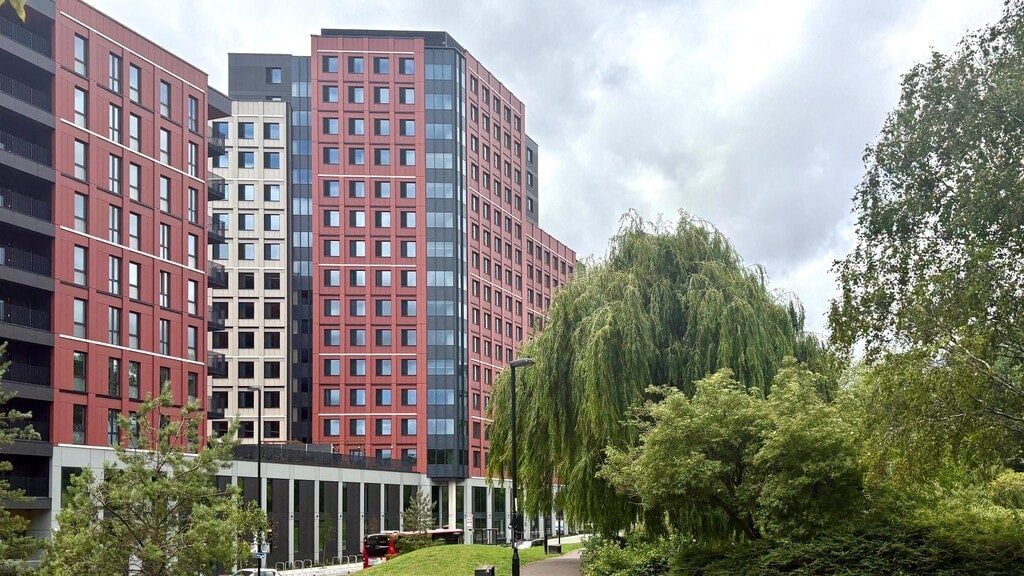 Flat Trundley's Road in Greater London