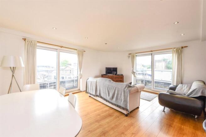 Flat Balham High Road in Greater London