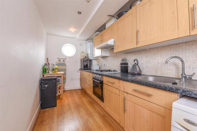 Flat Balham High Road in Greater London
