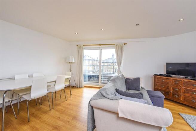Flat Balham High Road in Greater London