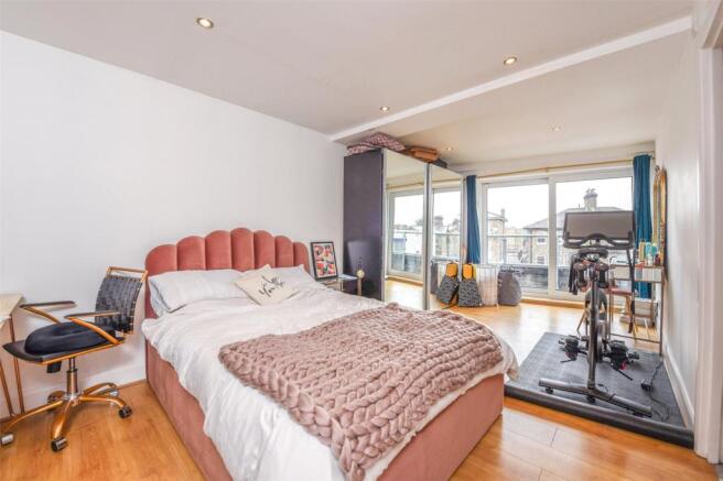 Flat Balham High Road in Greater London