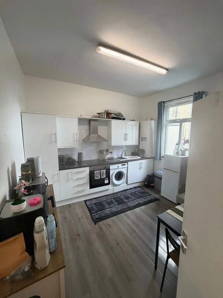 Flat Barking Road in Greater London