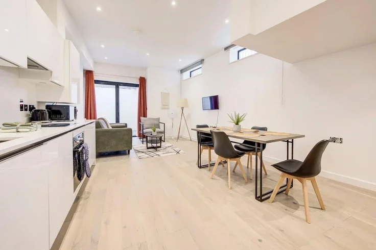 Flat Tanner Street in Greater London
