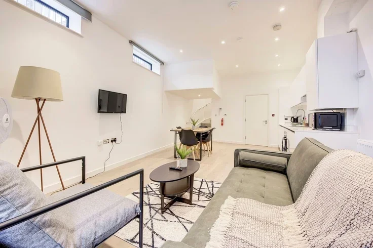 Flat Tanner Street in Greater London
