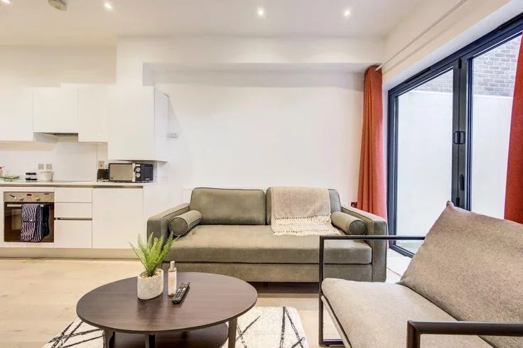 Flat Tanner Street in Greater London