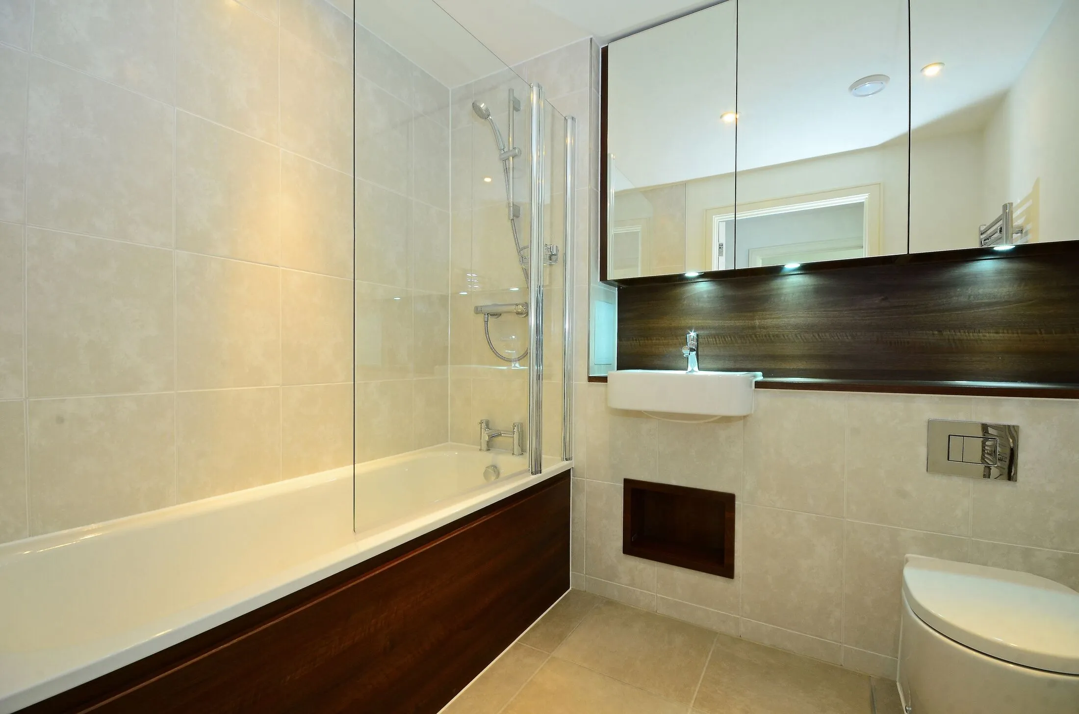 Flat Osiers Road in Greater London