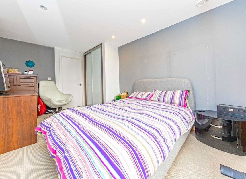 Flat Loxford Gardens in Greater London