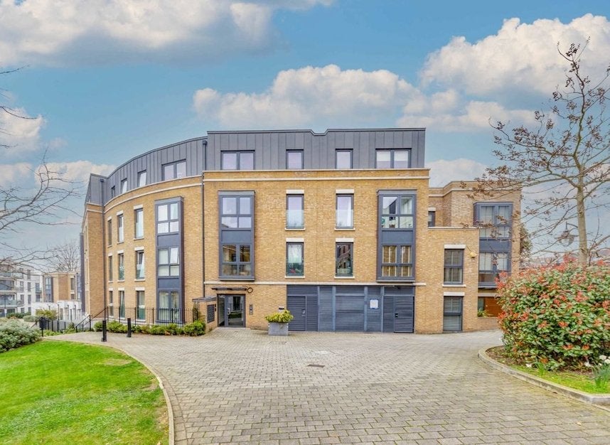 Flat Loxford Gardens in Greater London