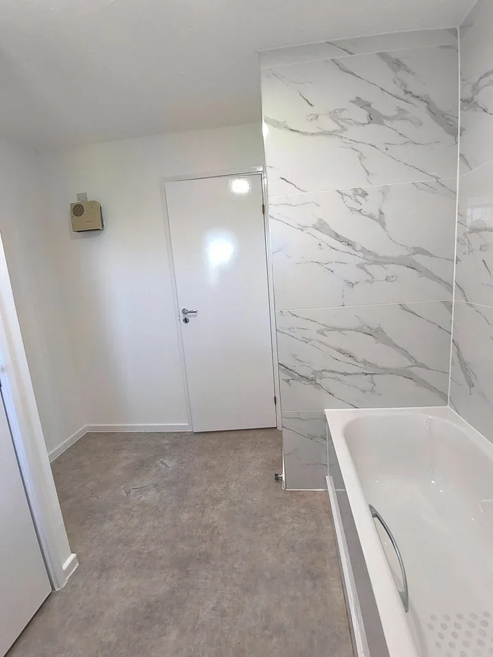 Flat Maple Court in Dartford