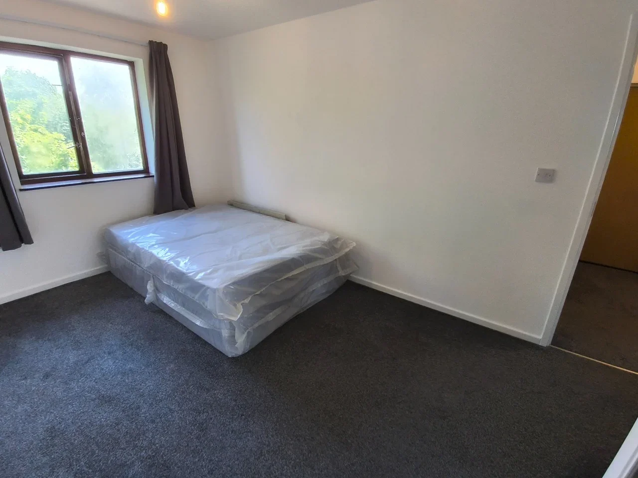 Flat Maple Court in Dartford