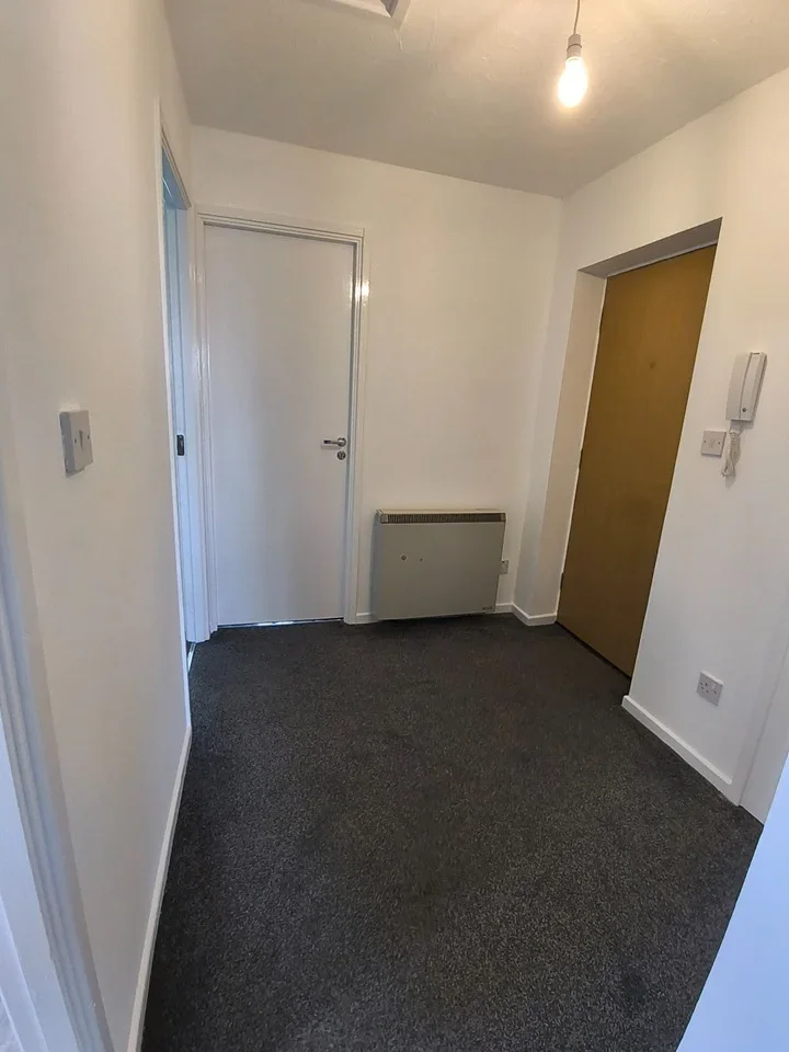 Flat Maple Court in Dartford